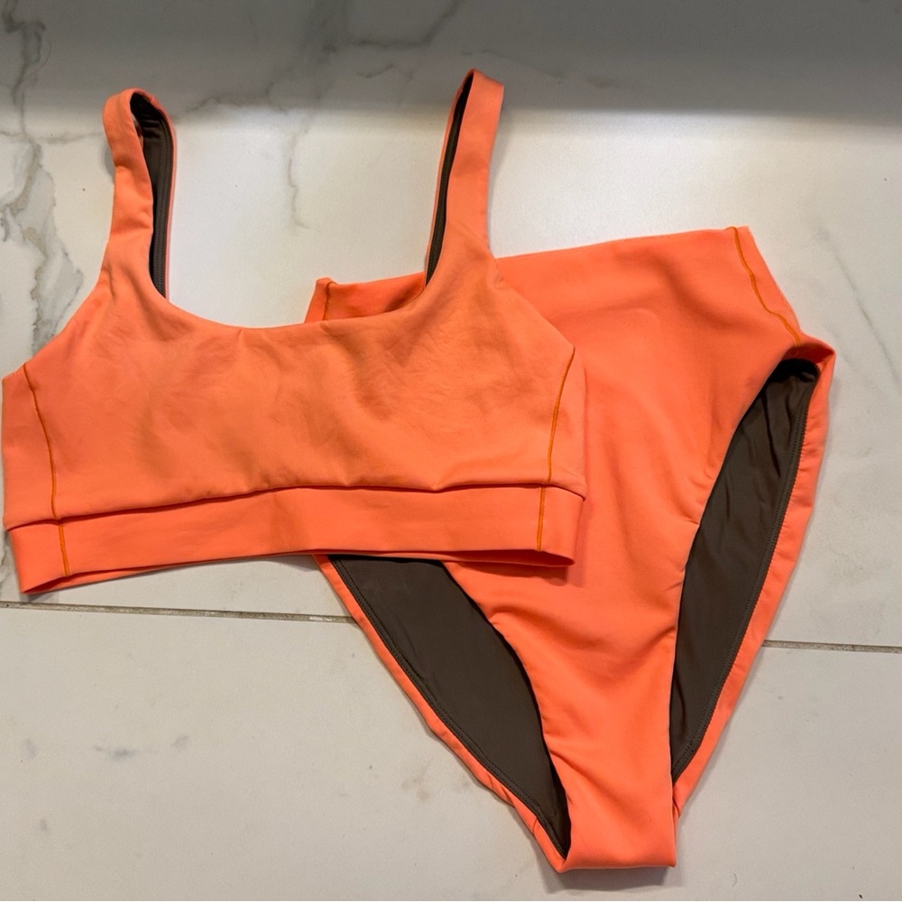 Left on Friday bikini set: Hi Hi swim bottom and double scoop top. M - Picture 4 of 8